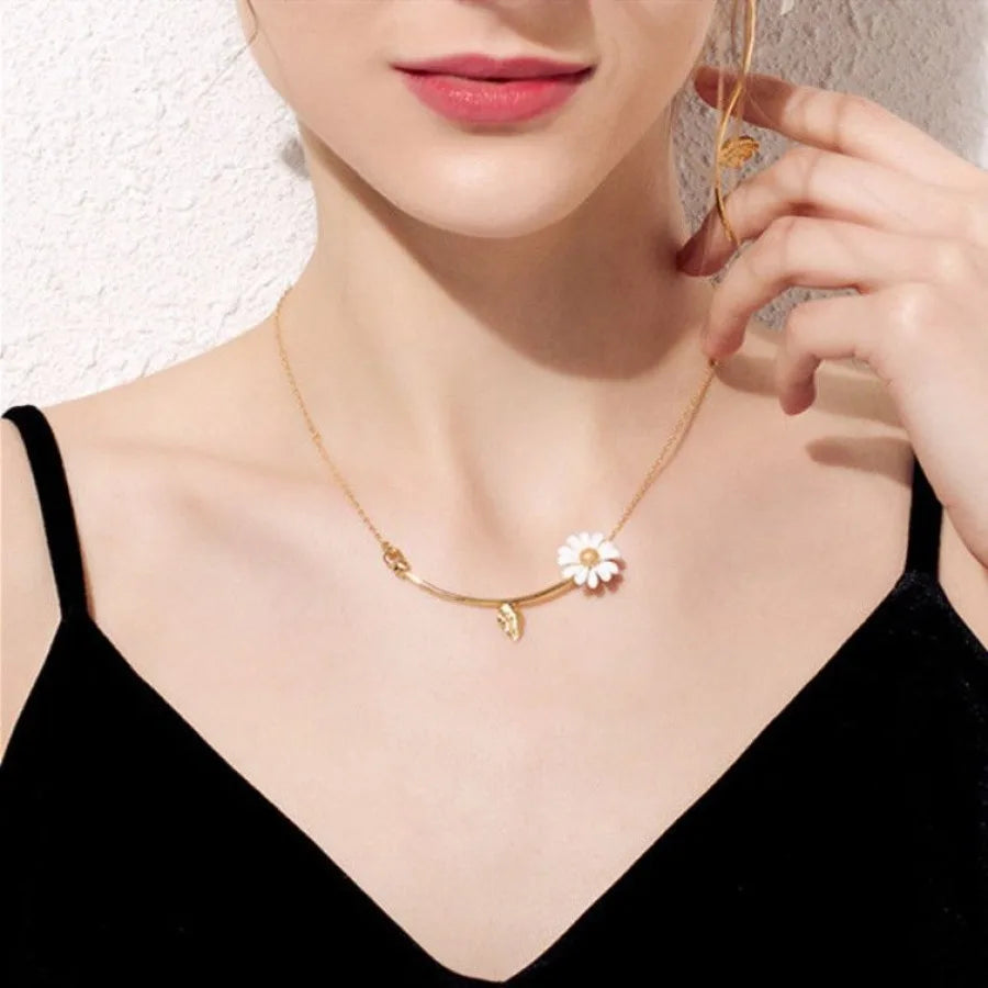 Women Daisy Pendant Necklace- Gold Color- Clavicle Chain